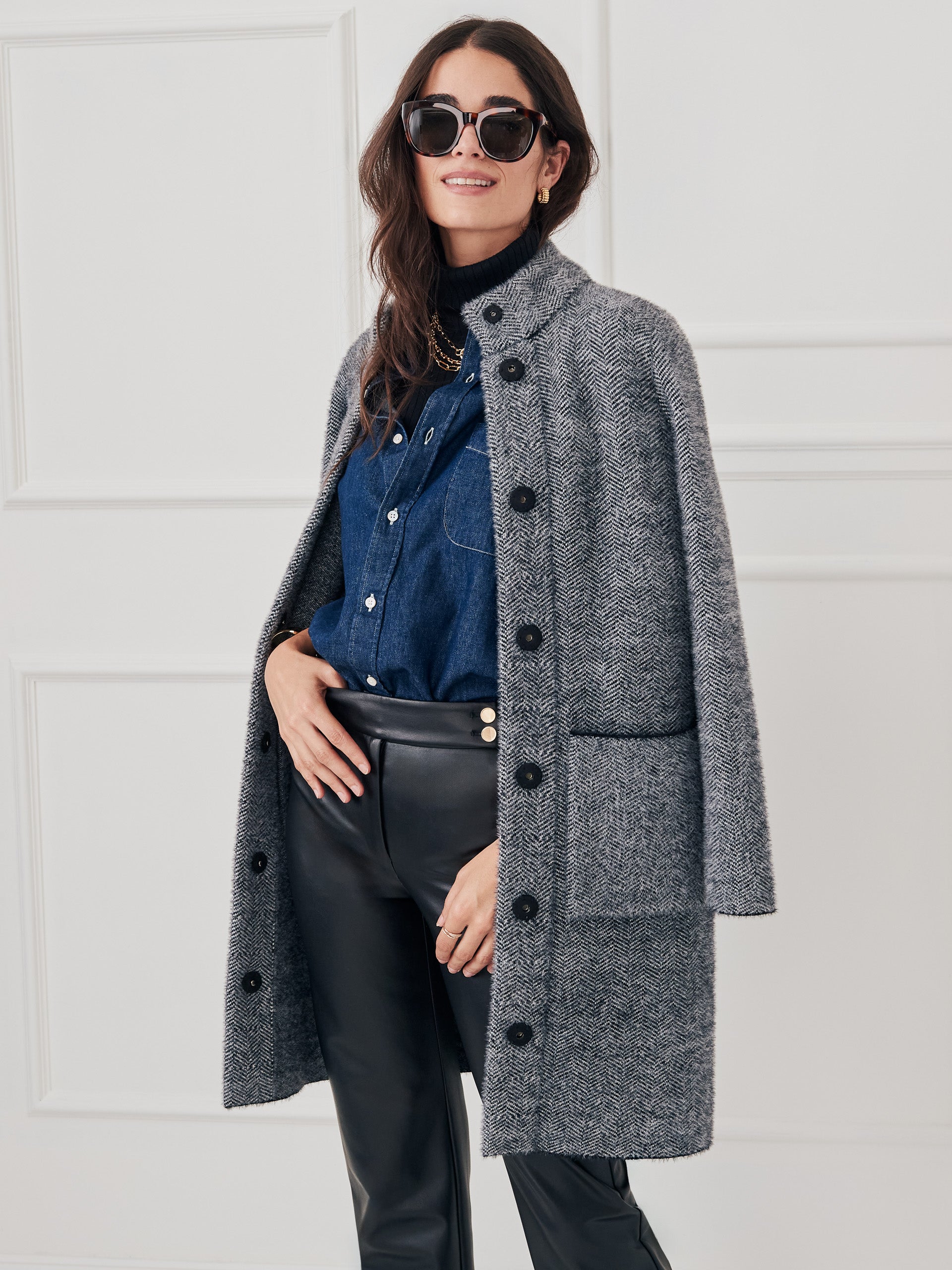 anisa_0232221022_leather_black_tripp_0231722606_black_off_white_1612_4fdd4774-9def-4a5b-9c85-110d3bcd3911-1