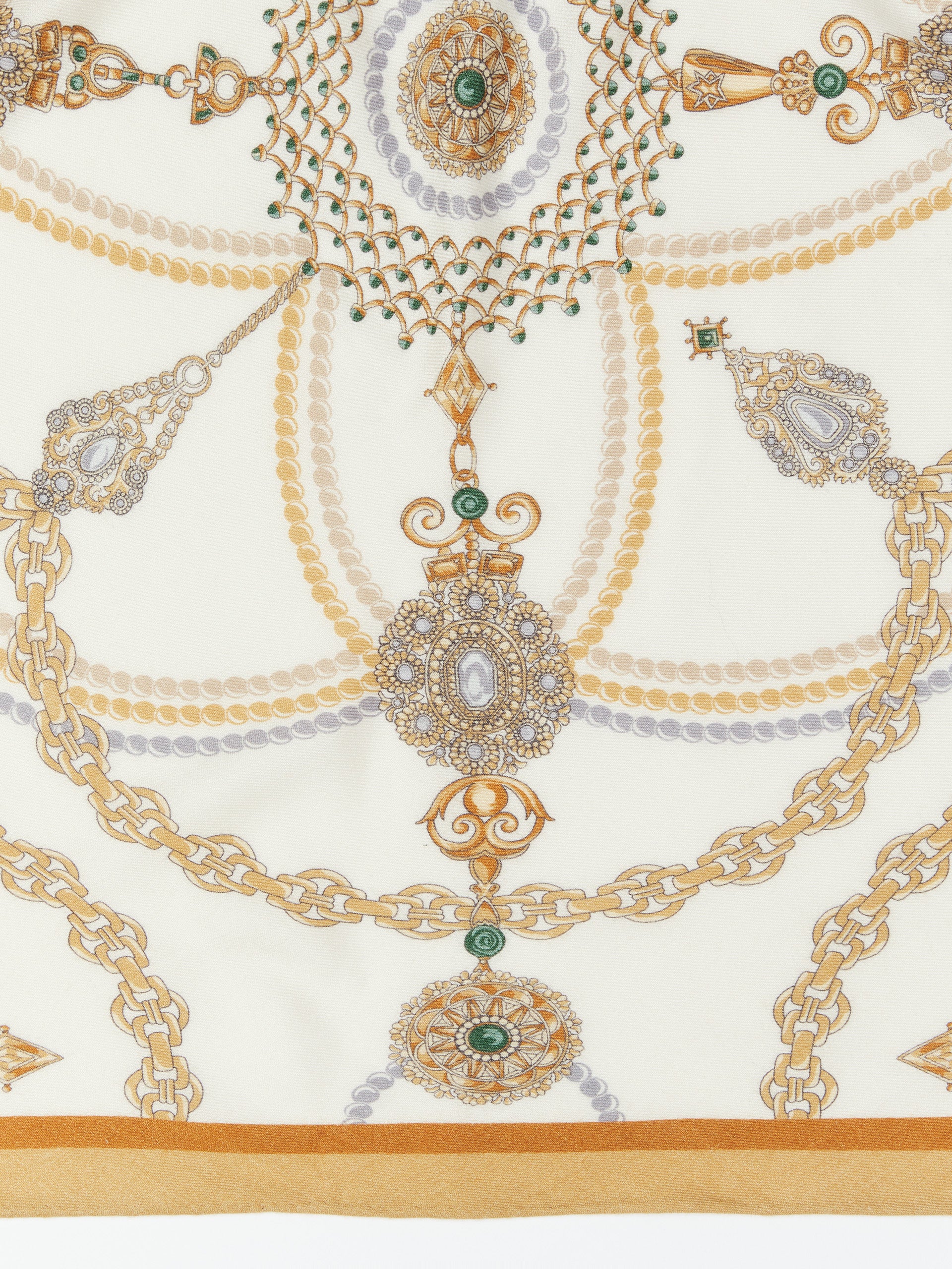 sarita_0216826497_london_corner_off_white_green_gold_020